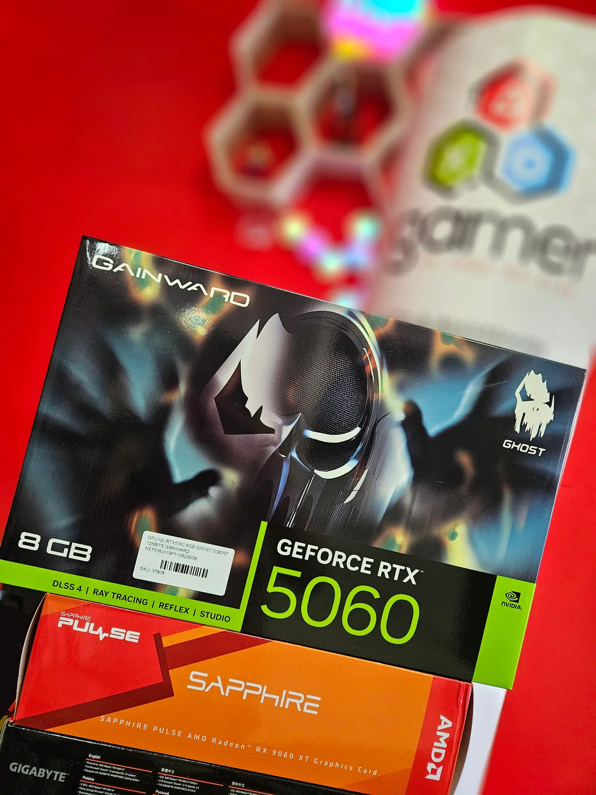 Caixas de placas de vídeo RTX 5060 Sapphire no estoque da VGamer Sorocaba - peças novas com nota fiscal